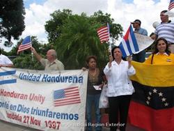 Click to view album: 8/25/2008 Concentracion Consulado de Honduras